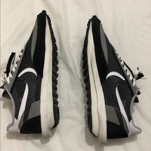 Nike sacai black and white